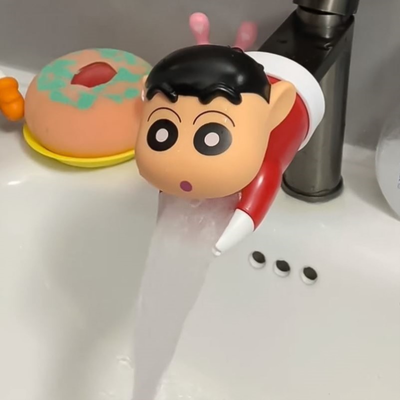 크레용 신짱의 귀여운 만화 디자인을 적용한 물 튀김 방 - Plumbing 리뷰 및 가격